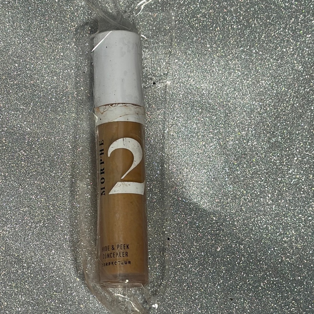 Morphe to hide and peek, concealer, color, peak of sand